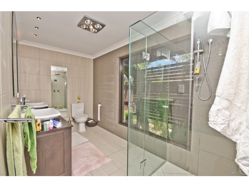 71 Cypress, Broadbeach Waters QLD 4218