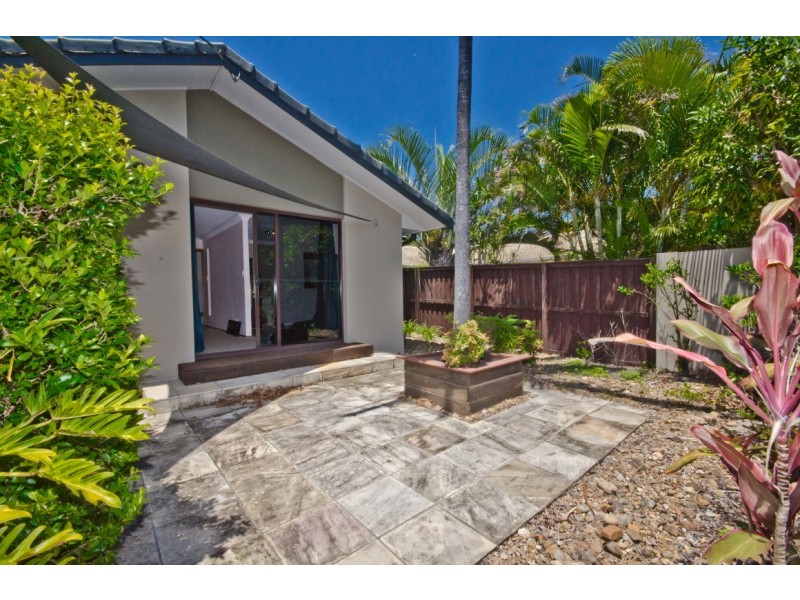 71 Cypress, Broadbeach Waters QLD 4218