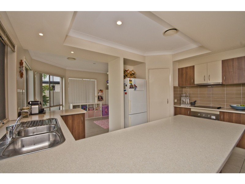 5 Silvermaple Street, Robina QLD 4226