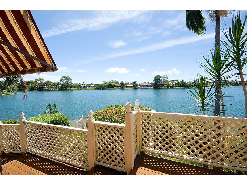 9 Hayman Court, Mermaid Waters QLD 4218