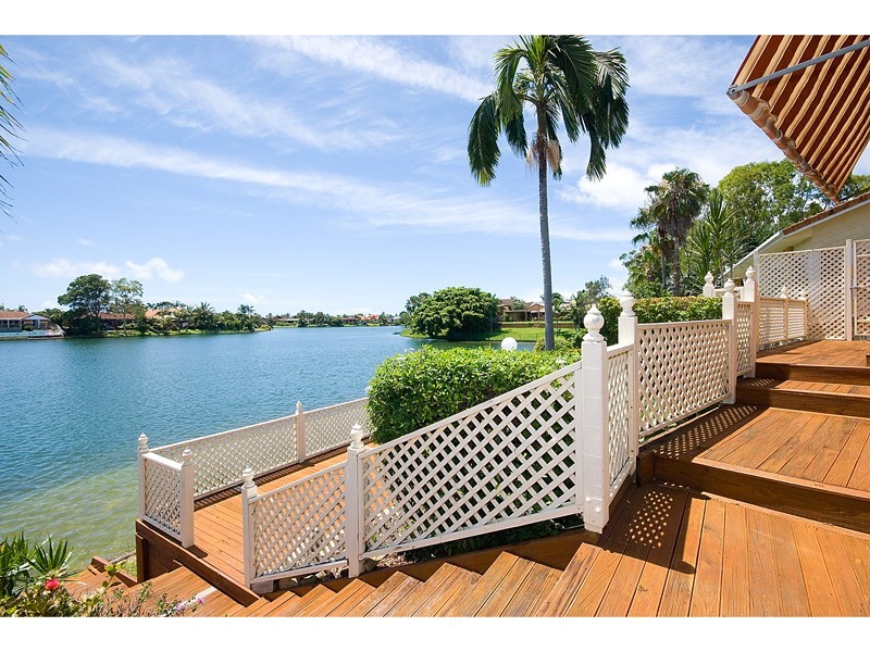 9 Hayman Court, Mermaid Waters QLD 4218