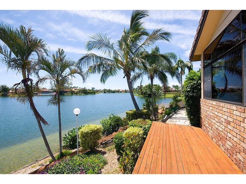 9 Hayman Court, Mermaid Waters QLD 4218