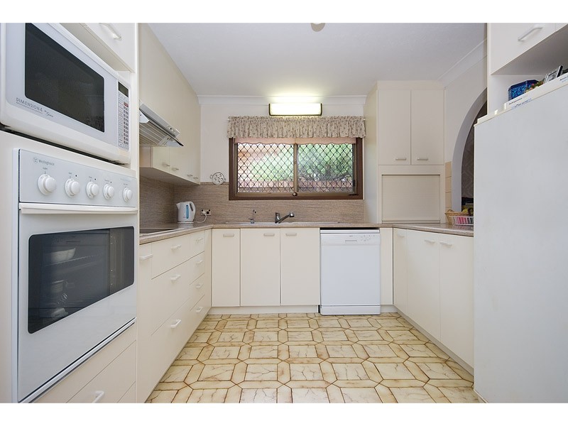 9 Hayman Court, Mermaid Waters QLD 4218