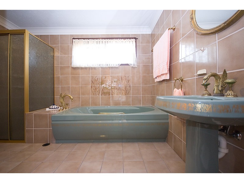 9 Hayman Court, Mermaid Waters QLD 4218