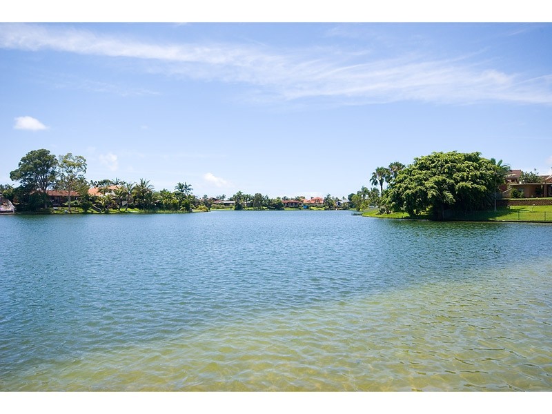 9 Hayman Court, Mermaid Waters QLD 4218