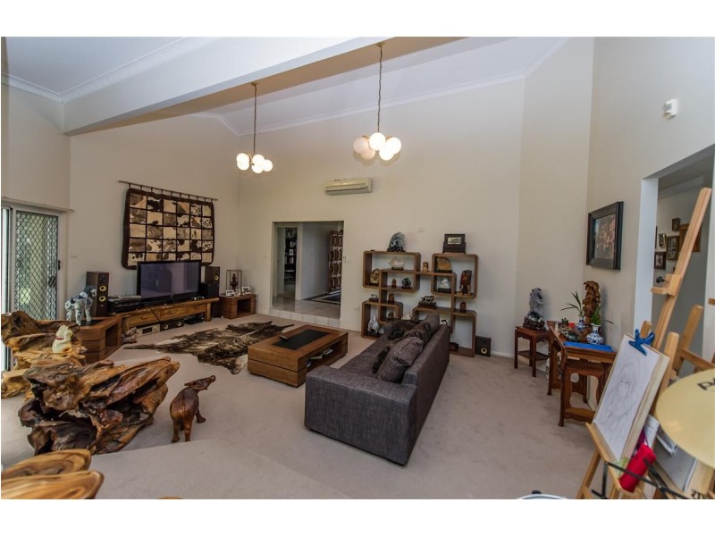 8 Banff Crt, Robina QLD 4226