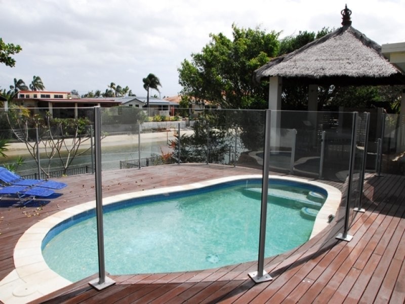6 Carmel Ct, Broadbeach Waters QLD 4218