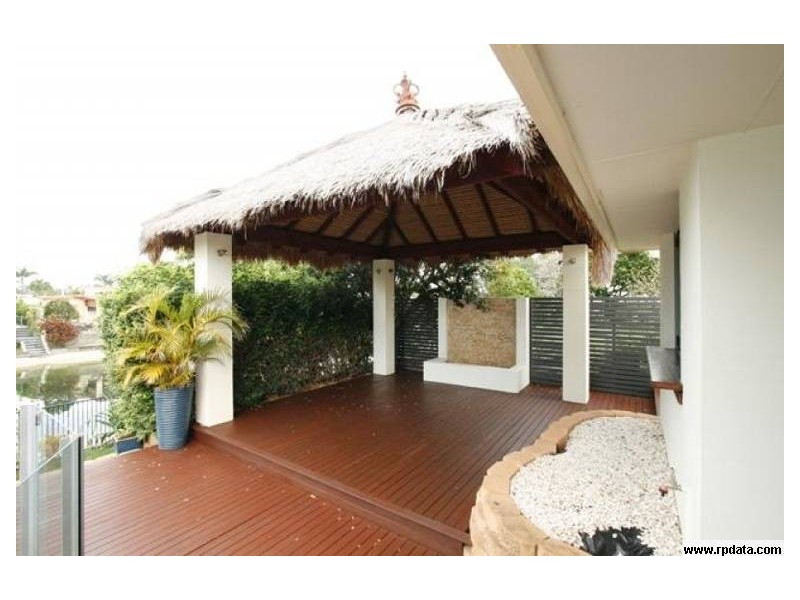 6 Carmel Ct, Broadbeach Waters QLD 4218
