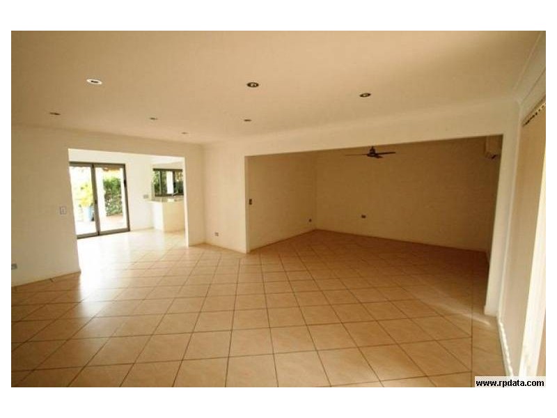 6 Carmel Ct, Broadbeach Waters QLD 4218