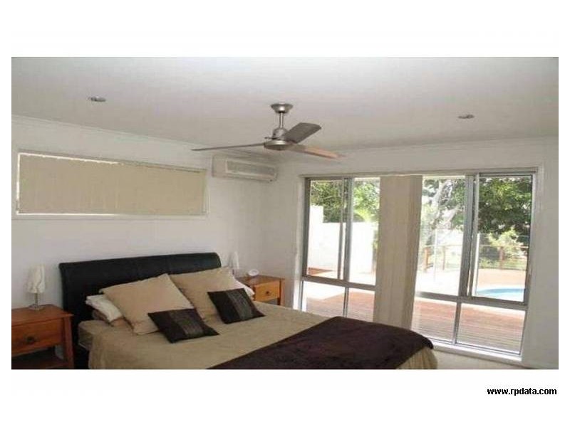 6 Carmel Ct, Broadbeach Waters QLD 4218
