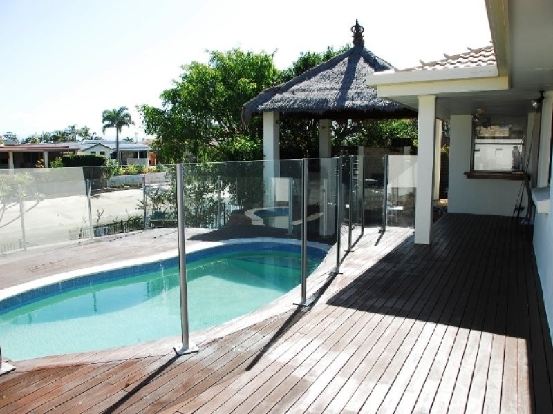 6 Carmel Ct, Broadbeach Waters QLD 4218