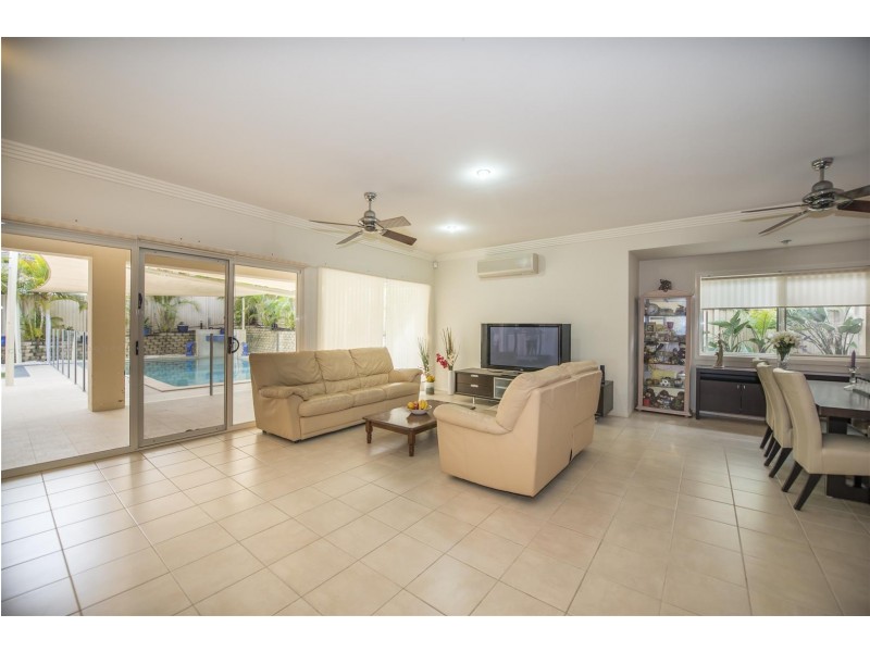 5 North Shore Avenue, Varsity Lakes QLD 4227