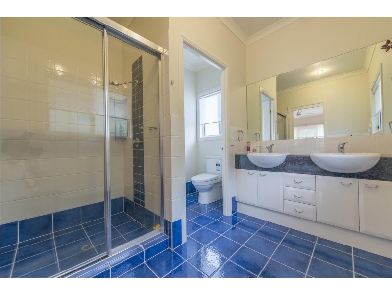 5 North Shore Avenue, Varsity Lakes QLD 4227