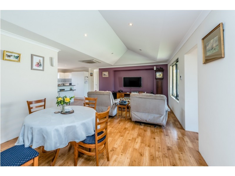 45 Wave Crest Circle, Drummond Cove WA 6532