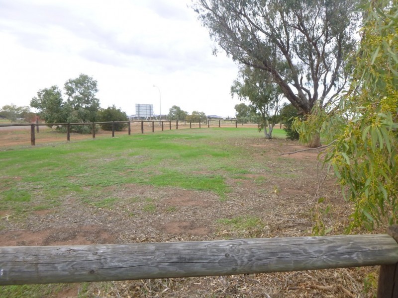 229 Eastlyn Drive, Deepdale WA 6532