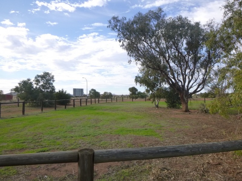 229 Eastlyn Drive, Deepdale WA 6532