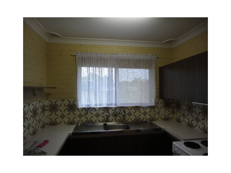 2/234 Place Road, Wonthella WA 6530