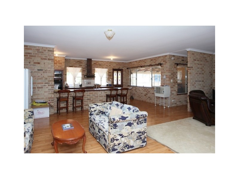 216 Cooper Street, Glenfield WA 6532