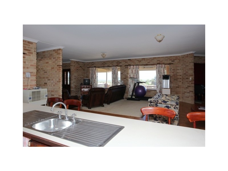 216 Cooper Street, Glenfield WA 6532