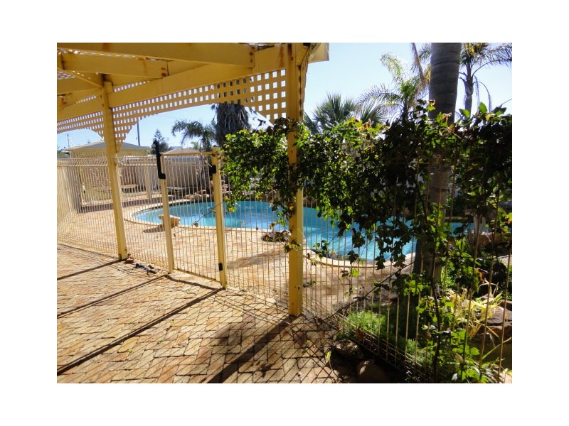 27 Glass Crescent, Mahomets Flats WA 6530