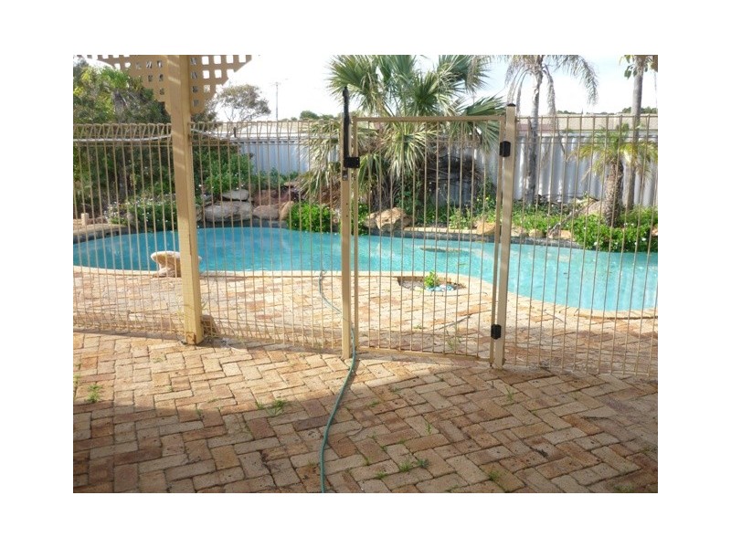 27 Glass Crescent, Mahomets Flats WA 6530