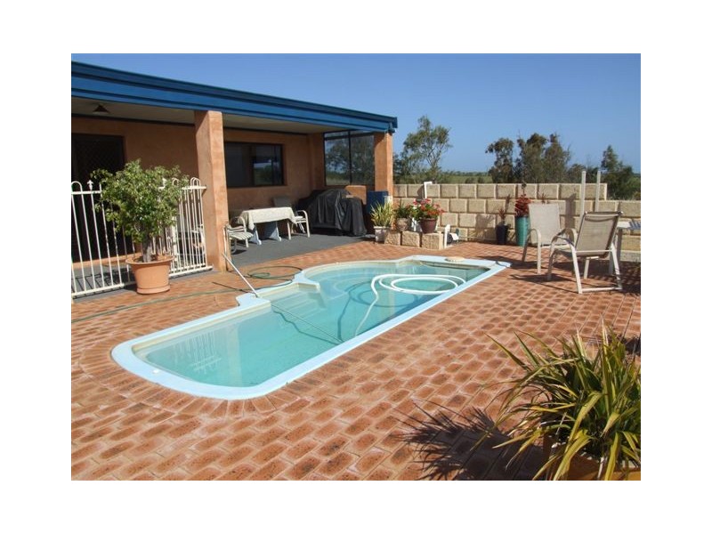 214 Giles Road, Moonyoonooka WA 6532