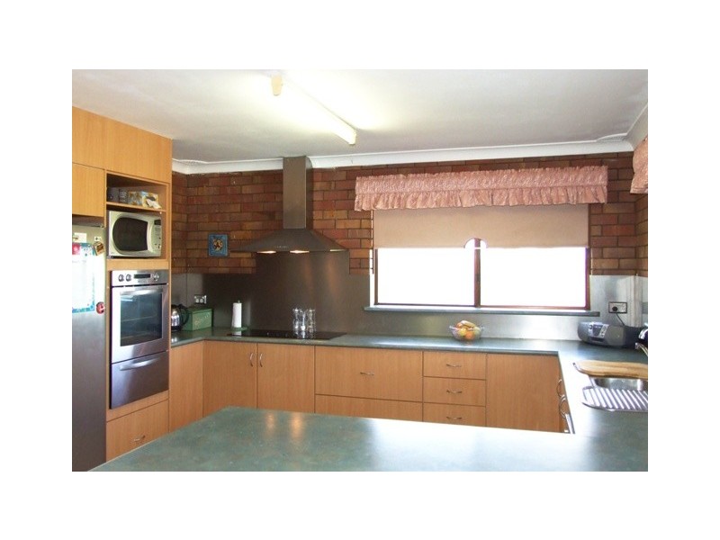 214 Giles Road, Moonyoonooka WA 6532