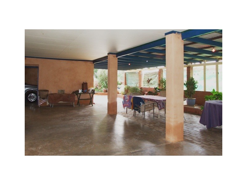 214 Giles Road, Moonyoonooka WA 6532