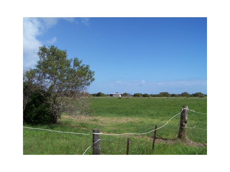 123 HALL ROAD, Waggrakine WA 6530