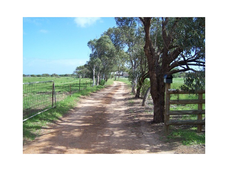 123 HALL ROAD, Waggrakine WA 6530