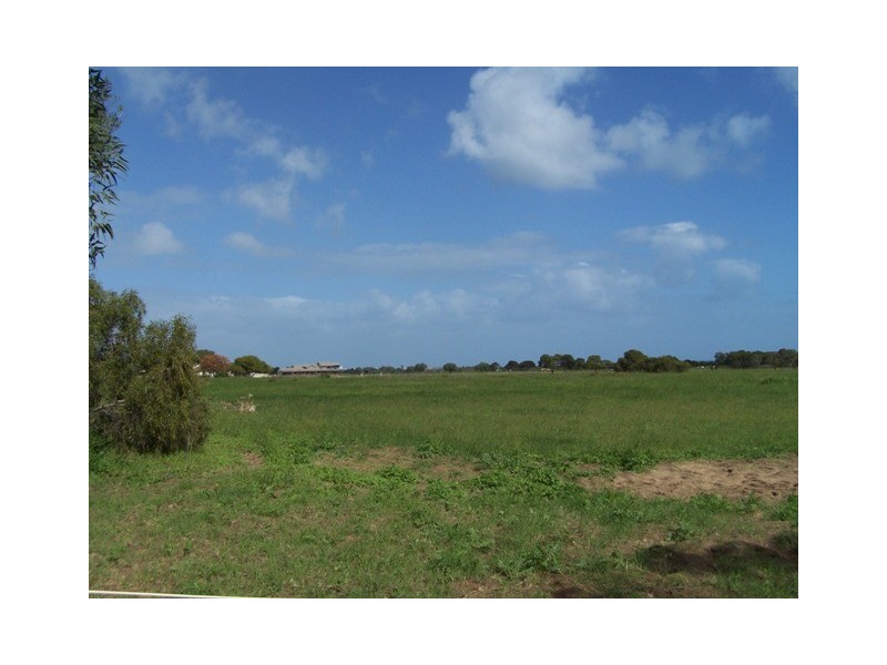 123 HALL ROAD, Waggrakine WA 6530