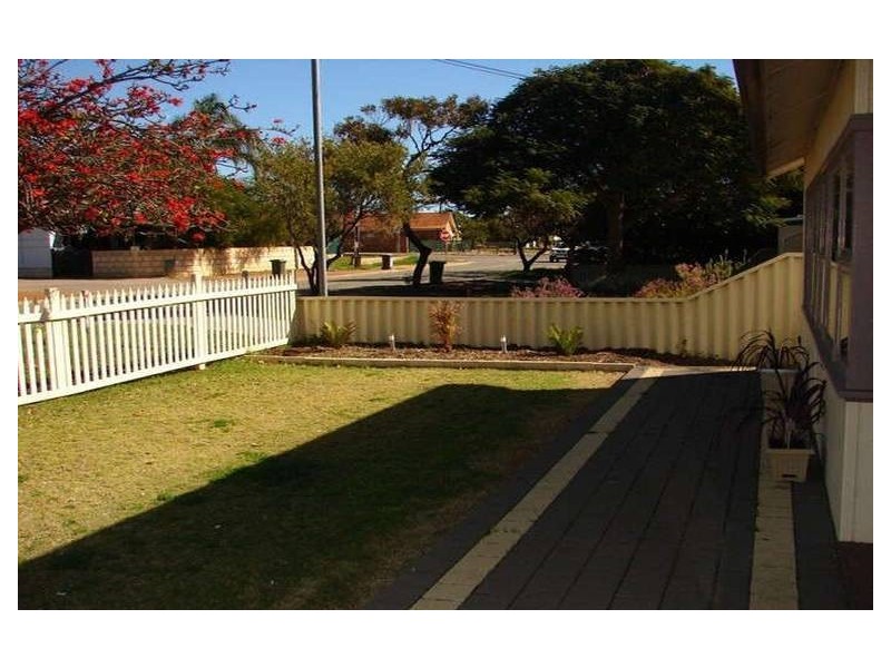 207A Fifth Street, Wonthella WA 6530