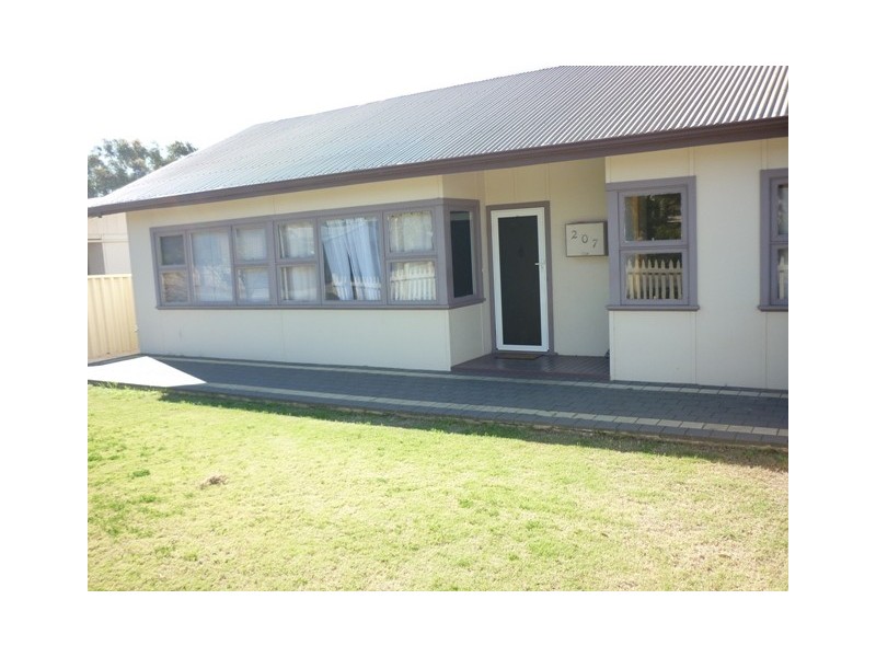 207A Fifth Street, Wonthella WA 6530