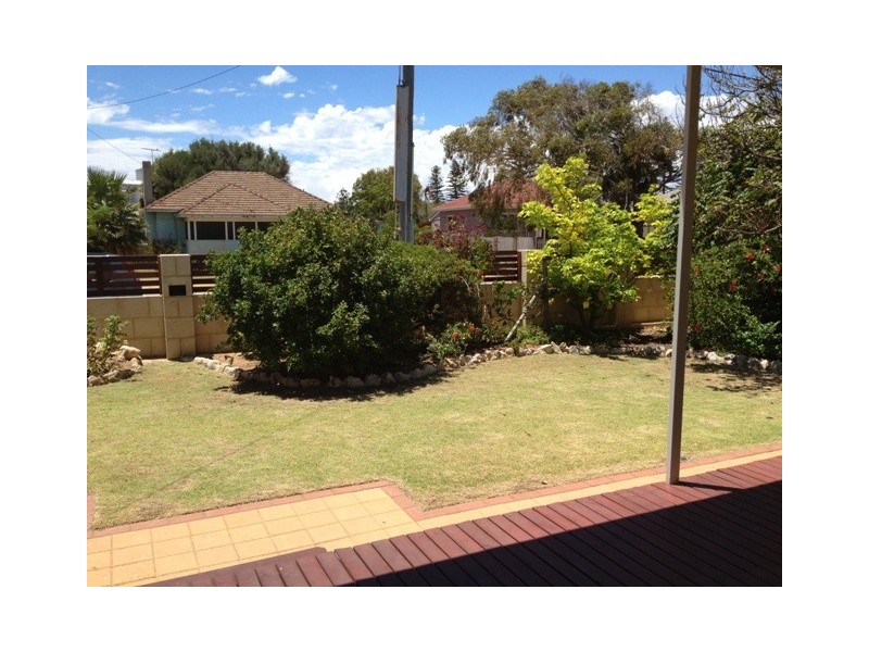 195 Shenton Street, Beachlands WA 6530