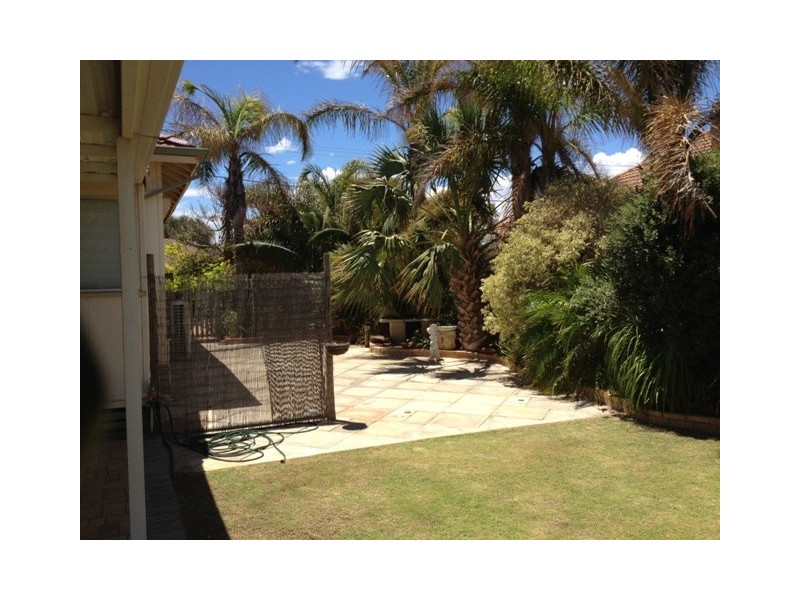 195 Shenton Street, Beachlands WA 6530
