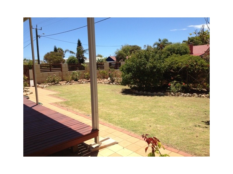 195 Shenton Street, Beachlands WA 6530