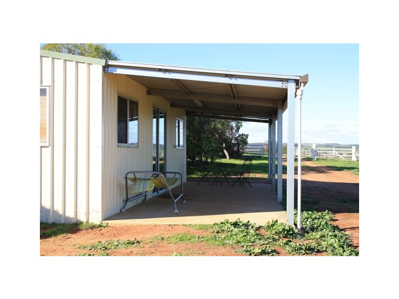 3 Isachar Road, Bowes WA 6535