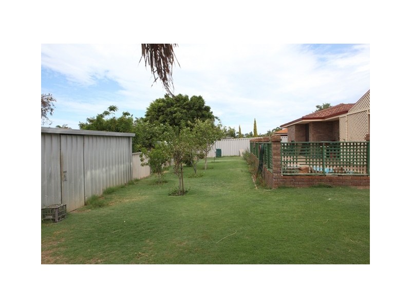 12 Mullian Way, Waggrakine WA 6530