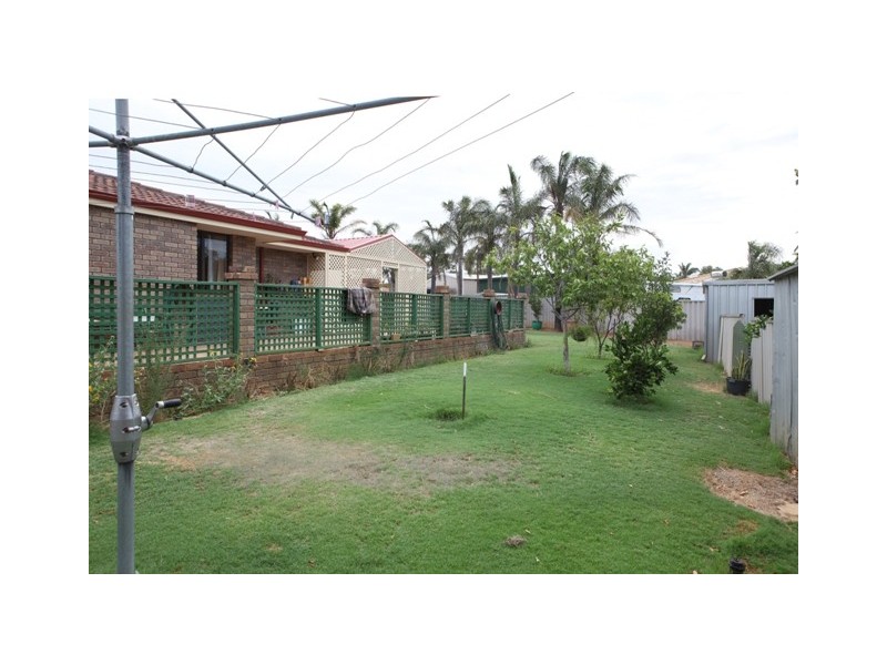 12 Mullian Way, Waggrakine WA 6530