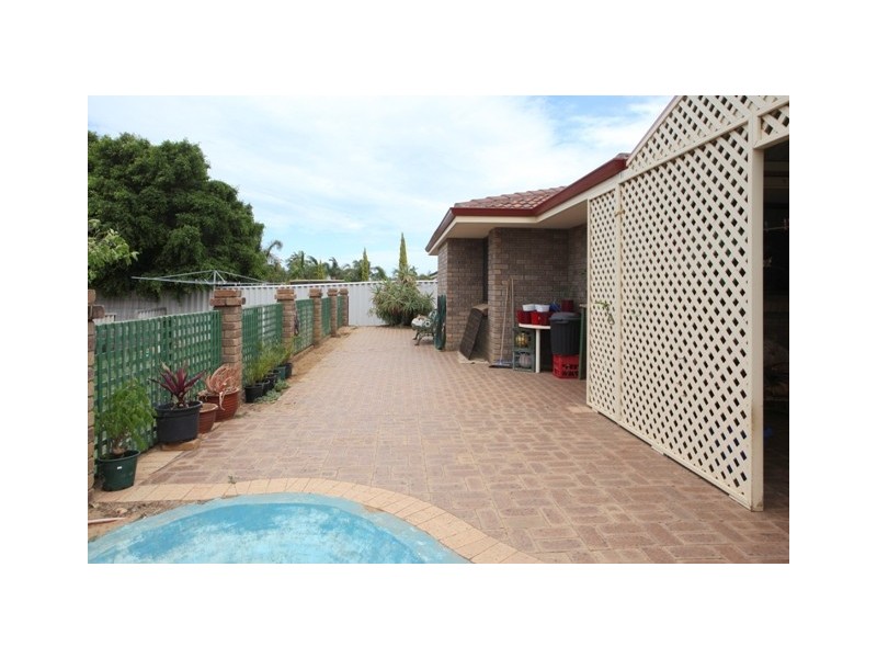 12 Mullian Way, Waggrakine WA 6530