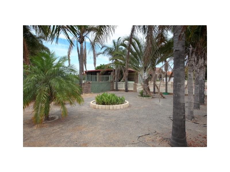 12 Mullian Way, Waggrakine WA 6530