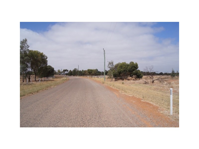 13 Hill River Way, Moonyoonooka WA 6532