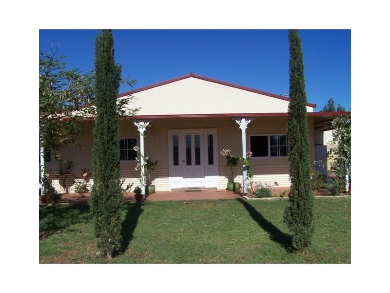 5 Hill River Way, Moonyoonooka WA 6532