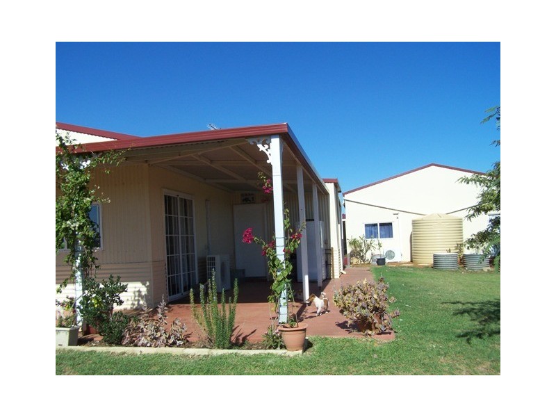 5 Hill River Way, Moonyoonooka WA 6532