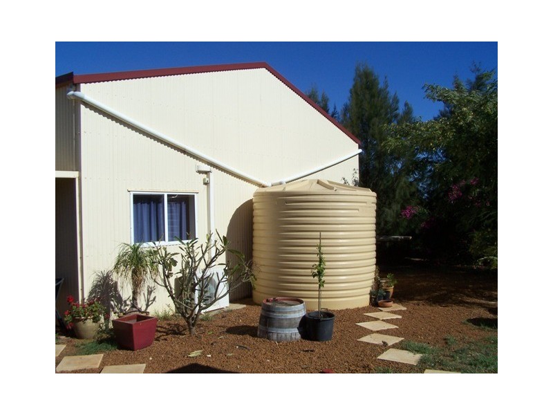 5 Hill River Way, Moonyoonooka WA 6532