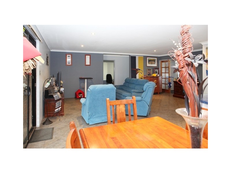 11 WATERFRONT CIRCLE, Drummond Cove WA 6532