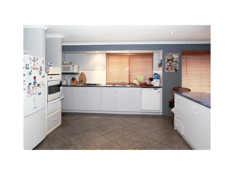 11 WATERFRONT CIRCLE, Drummond Cove WA 6532