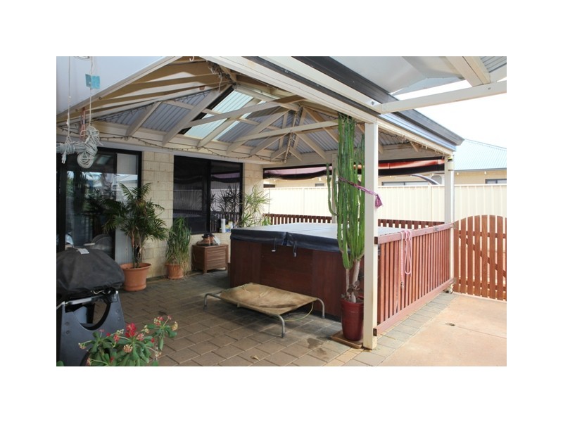 11 WATERFRONT CIRCLE, Drummond Cove WA 6532