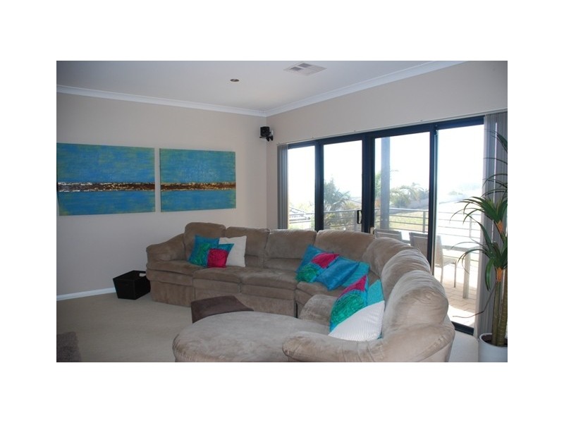 24 Pelican Rise, Wandina WA 6530