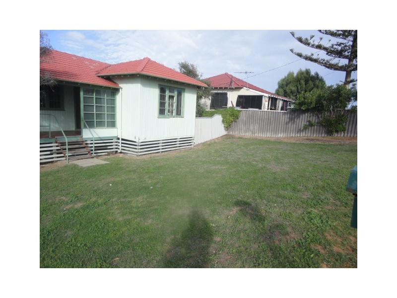 212 Evans Street, Beachlands WA 6530